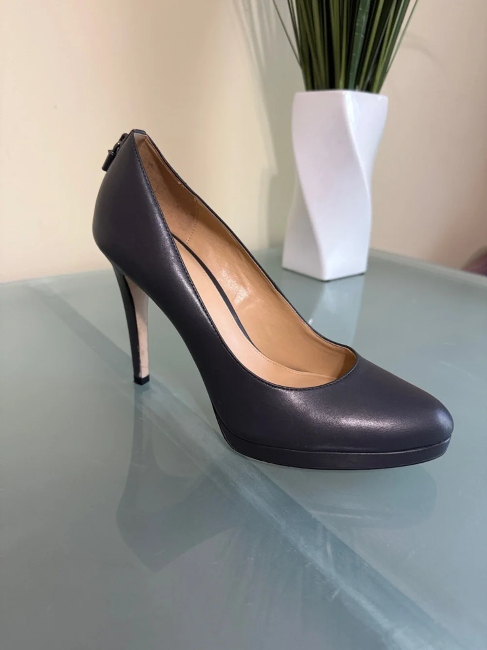 Like NEW MICHAEL Michael Kors Black Leather Stiletto Designer Pumps Size 10